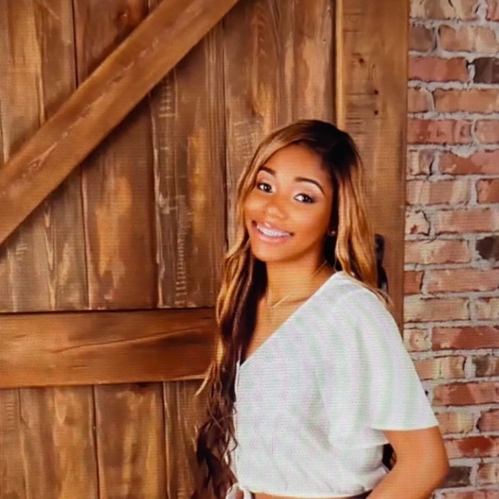 Meet your Posher, Amari